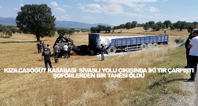 Kızılcasöğüt Kasabası  Sivaslı Yolu Çıkışında İki Tır Çarpıştı Şoförlerden Bir Tanesi Öldü