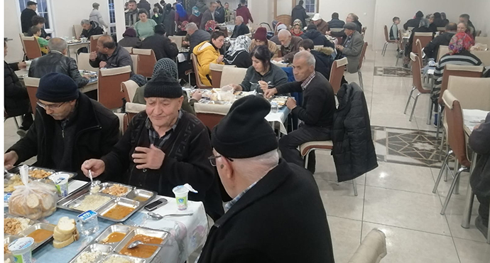 Banaz Belediyesi Aş Evi Geleneksel İftar Yemeklerine Devam Ediyor