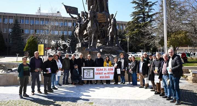 Uşak Kitap Okuyor