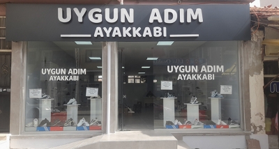 Banaz'da Uygun Adım Ayakkabı Mağazası Açıldı