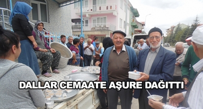 Dallar Cemaate Aşure Dağıttı