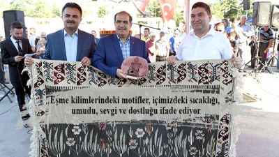 Eşme kilimlerindeki motifler, içimizdeki sıcaklığı, umudu, sevgi ve dostluğu ifade ediyor