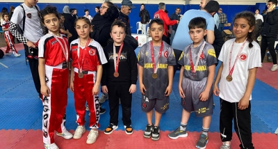 Kick Boks Hocası Hüseyin Güney'in Başarıları Göz Kamaştırıyor