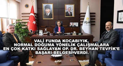 Vali Funda Kocabıyık, Normal Doğuma Yönelik Çalışmalara En Çok Katkı Sağlayan Op. Dr. Beyhan Tevfik’e Başarı Belgesi Verdi.